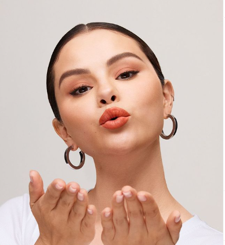 Selena Gomez's Plastic Surgery: Debunking Rumors and Embracing Body Positivity