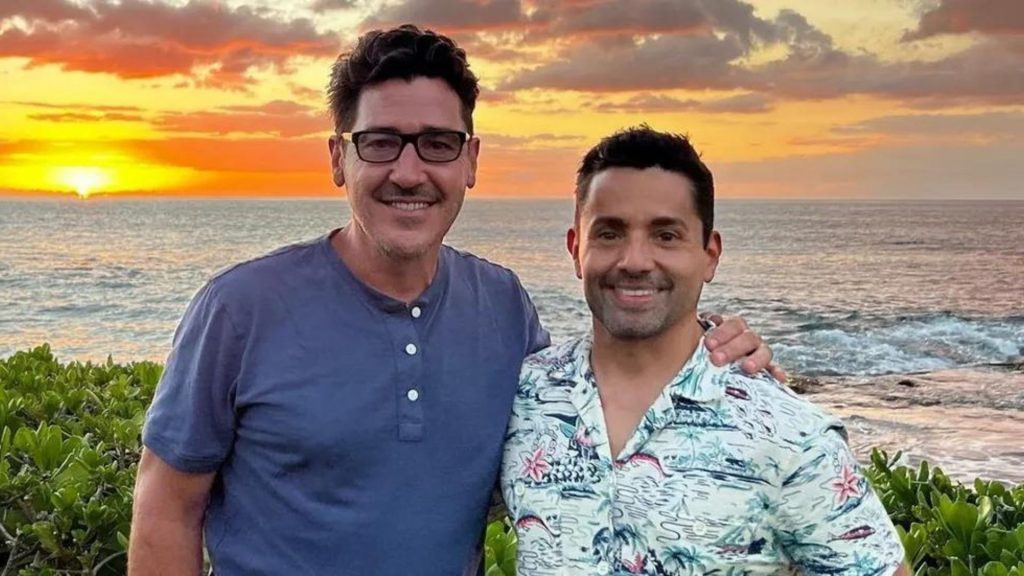 A Deeper Dive Into Jonathan Knight's Marriage And His Wife