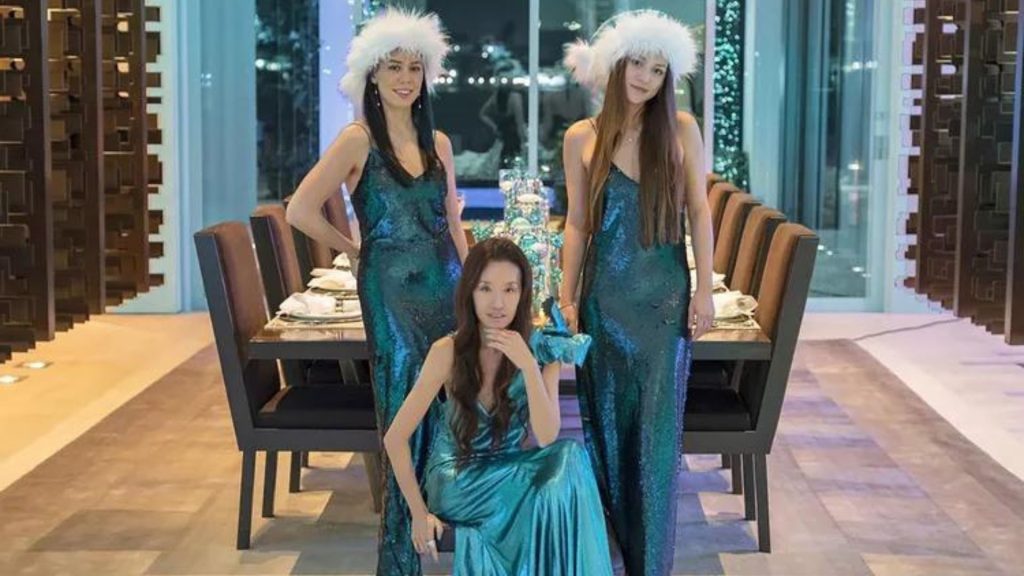 Vera Wang Husband: Vera And Her Daughters Radiate Age-Defying Holiday Trio