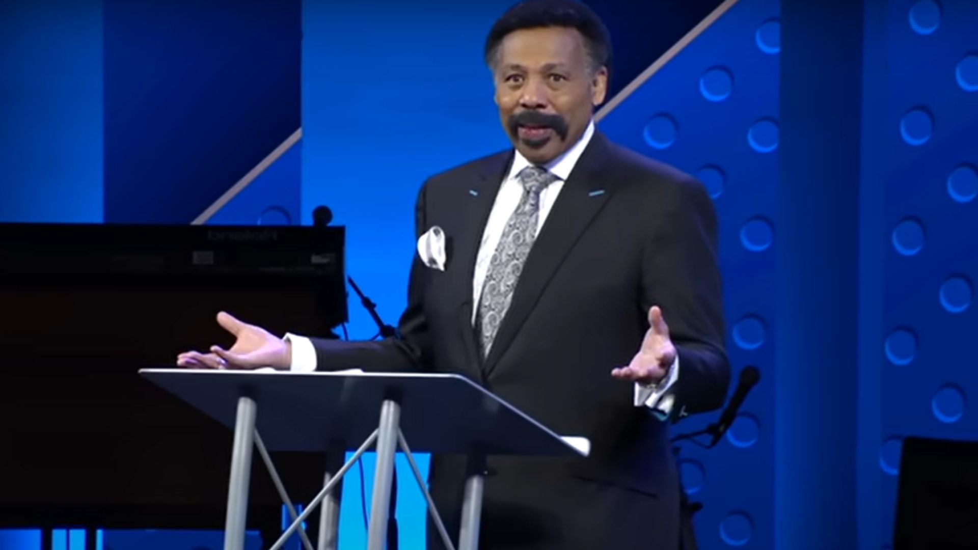 Tony Evans Wife And He Retires At Oak Cliff Bible